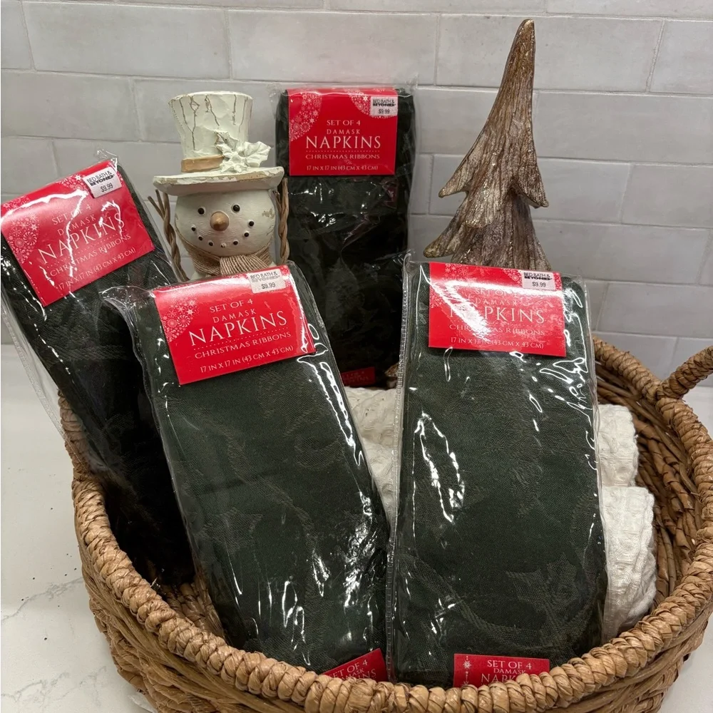 Bed Bath & Beyond Dark Green Christmas Napkins Set